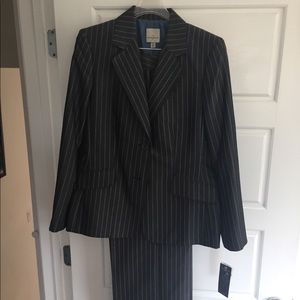 Anne Klein 2 PC Suit